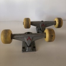 Caminhões de skate Venture 7,5” (cabide 5,0”) buchas pretas com rodas 52mm em excelente estado usado comprar usado  Enviando para Brazil
