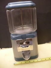 MÁQUINA DE VENDA AUTOMÁTICA VINTAGE DE VIDRO E METAL 5 CENTAVOS DÉCADA DE 1960 14 POLEGADAS DE ALTURA comprar usado MÁQUINA DE VENDA AUTOMÁTICA VINTAGE DE VIDRO E METAL 5 CENTAVOS DÉCADA DE 1960 14 POLEGADAS DE ALTURA comprar usado  Enviando para Brazil