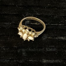 Anel de coquetel vintage Uncas vidro leitoso e strass transparente tom dourado tamanho 6.5 comprar usado  Enviando para Brazil