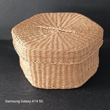 VINTAGE Tecido à Mão GRAMA DOCE Hexágono Casamento Pequena Cesta Armazenamento com Tampa comprar usado  Enviando para Brazil
