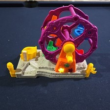 Fisher Price Little People Carnaval Musical Roda Gigante 2003 Luzes Som Trabalho comprar usado Fisher Price Little People Carnaval Musical Roda Gigante 2003 Luzes Som Trabalho comprar usado  Enviando para Brazil