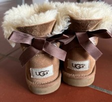 Ugg mini classic usato  Vezza d'Alba