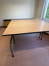 Besprechungstisch 160x160x86 m gebraucht kaufen  Mühltroff