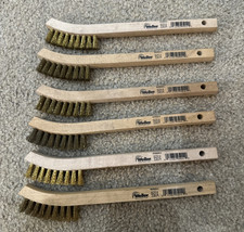 Qtde: 6 Weiler 95014 8-3/4" x 1/2" escova de arame de latão frisado cabo de madeira arranhador, usado comprar usado Qtde: 6 Weiler 95014 8-3/4" x 1/2" escova de arame de latão frisado cabo de madeira arranhador, usado comprar usado  Enviando para Brazil