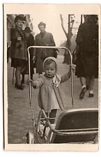 Little girl pushing d'occasion  Expédié en Belgium