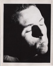 Usado, Homem de olhos fechados, década de 1950 comprar usado Usado, Homem de olhos fechados, década de 1950 comprar usado  Enviando para Brazil