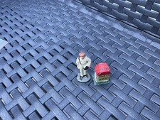 Petite figurine pompiste d'occasion  Bonneuil-sur-Marne