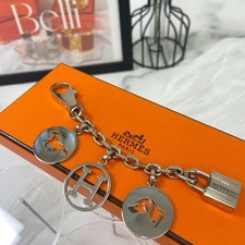 Hermes breloque olga d'occasion  Expédié en Belgium