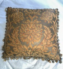 2 large decorative pillows for sale 2 large decorative pillows for sale Ridgewood