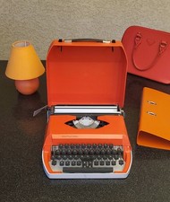 Machine écrire orange d'occasion Machine écrire orange d'occasion  Davézieux