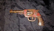 Vintage ANTIGO Wyandotte Lata Litho 5 Estrelas “Clicker” Pistola de Brinquedo PISTOLA REVÓLVER comprar usado  Enviando para Brazil