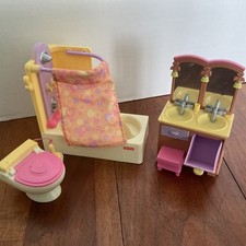 LOTE de móveis de banheiro Fisher Price Loving Family banheira/chuveiro, pias, vaso sanitário, usado comprar usado  Enviando para Brazil