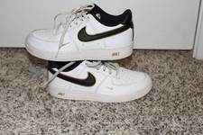 Tênis Nike Air Force 1 infantil tamanho 2y branco com preto e dourado DM3386-100 PERFEITO ESTADO BAIXO comprar usado  Enviando para Brazil
