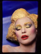 Foto XXPJ16 Vintage 35MM SLIDE MULHER LOIRA NO CABELO OLHOS FECHADOS comprar usado  Enviando para Brazil