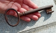 Large antique key d'occasion  Expédié en Belgium