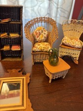 Usado, Cadeiras de vime para móveis de casa de bonecas estante temporizadores espelho 1:12 vintage comprar usado Usado, Cadeiras de vime para móveis de casa de bonecas estante temporizadores espelho 1:12 vintage comprar usado  Enviando para Brazil