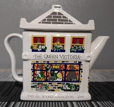 Wade collector teapot for sale  FELTHAM