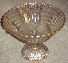 TIGELA DE FRUTAS DE VIDRO CORTE VINTAGE COMPOTA COM ACABAMENTO DOURADO comprar usado TIGELA DE FRUTAS DE VIDRO CORTE VINTAGE COMPOTA COM ACABAMENTO DOURADO comprar usado  Enviando para Brazil