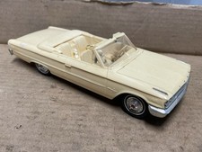 Usado, 1963 Ford Galaxie Conversível Revendedor Promo 1:25 AMT Modelo Carro de Fricção Branco comprar usado  Enviando para Brazil