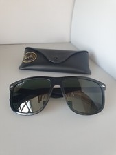 Occhiali sole unisex usato  Aversa