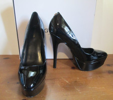 Woman guess platform for sale  Itasca