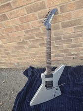 Guitarra elétrica Kramer Imperial Explorer que precisa de algum T.L.C. comprar usado  Enviando para Brazil