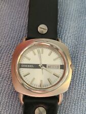 Usado, Relógio de quartzo unissex Diesel DZ-5098 data do dia pulseira de couro original nova bateria  comprar usado Usado, Relógio de quartzo unissex Diesel DZ-5098 data do dia pulseira de couro original nova bateria  comprar usado  Enviando para Brazil