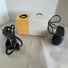 Mini projetor LED portátil amarelo branco HDMI 12V/2A com adaptador e cabo HDMI comprar usado  Enviando para Brazil