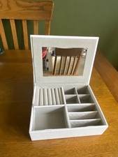 White leatherette jewellery for sale White leatherette jewellery for sale  HUDDERSFIELD