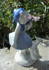 Figurine porcelaine petite d'occasion  Saint-Amand-les-Eaux
