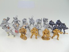 Lot figurines plastique d'occasion  Saint-Hilaire-de-Brethmas