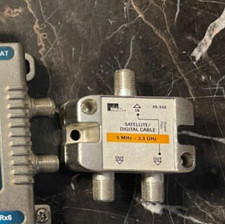¡Nuevo!¡Divisor ideal de TV digital y satelital de 2 vías 85-332 de 2,4 GHZ segunda mano  Embacar hacia Mexico