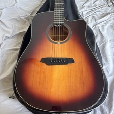 Chitarra pre amplificata usato  Milano