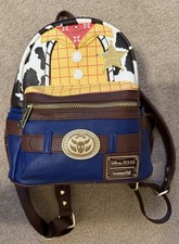 Mochila Loungefly Disney-Pixar Sheriff Woody TOY STORY. *Ligeiramente usado* comprar usado Mochila Loungefly Disney-Pixar Sheriff Woody TOY STORY. *Ligeiramente usado* comprar usado  Enviando para Brazil