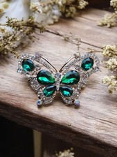 Gorgeous emerald green for sale  Leslie