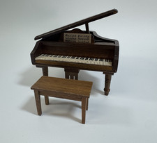 Banco Stombecker e piano de cauda de madeira miniatura vintage para casa de bonecas comprar usado Banco Stombecker e piano de cauda de madeira miniatura vintage para casa de bonecas comprar usado  Enviando para Brazil
