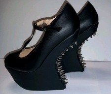 Stunning heel less for sale  DARTFORD
