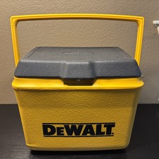 Lancheira DeWalt Tools refrigerador amarelo e preto Rubbermaid 12x11x8 polegadas vintage comprar usado  Enviando para Brazil