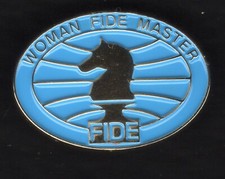 PINO MESTRE FIDE FEMININO FEDERAÇÃO INTERNACIONAL DE XADREZ (FIDE). AZUL CELESTIAL comprar usado PINO MESTRE FIDE FEMININO FEDERAÇÃO INTERNACIONAL DE XADREZ (FIDE). AZUL CELESTIAL comprar usado  Enviando para Brazil