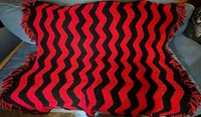 Malha de malha feita à mão vermelha e preta afegã 55”x 46” comprar usado  Enviando para Brazil