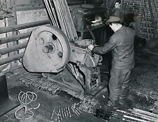 Factory 1950 workers d'occasion  Expédié en Belgium