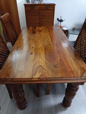 Tavolo etnico con usato Tavolo etnico con usato  Tradate