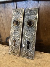 Antigo conjunto de maçaneta de porta de ferro fundido ornamentado placa traseira metal vintage folha de flor deco comprar usado Antigo conjunto de maçaneta de porta de ferro fundido ornamentado placa traseira metal vintage folha de flor deco comprar usado  Enviando para Brazil