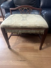 Cadeira vaidade vintage 23”H, 23”W, 17”L comprar usado Cadeira vaidade vintage 23”H, 23”W, 17”L comprar usado  Enviando para Brazil