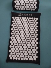 Conjunto de tapete e travesseiro de acupressão Kanjo Premium para alívio de dores nas costas e pescoço comprar usado Conjunto de tapete e travesseiro de acupressão Kanjo Premium para alívio de dores nas costas e pescoço comprar usado  Enviando para Brazil