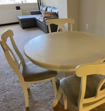 4 dining table 0 chairs for sale  Parkville
