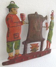 ANÚNCIO DE PLACA DE EXIBIÇÃO DE LOJA DE ESTANHO DOIS HOMENS COM TAÇAS DE VINHO PENDURADAS. comprar usado  Enviando para Brazil
