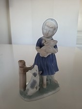 Beautiful ceramic figurine for sale  HOUNSLOW