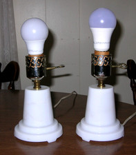 Par Vintage de Abajures de Mesa de Cabeceira Boudoir Pequenos Vidro Leitoso Branco comprar usado  Enviando para Brazil
