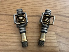 Usado, Pedais de mountain bike crankbrothers Eggbeater 4Ti sem clipe OURO cascalho MTB 2 parafusos comprar usado Usado, Pedais de mountain bike crankbrothers Eggbeater 4Ti sem clipe OURO cascalho MTB 2 parafusos comprar usado  Enviando para Brazil